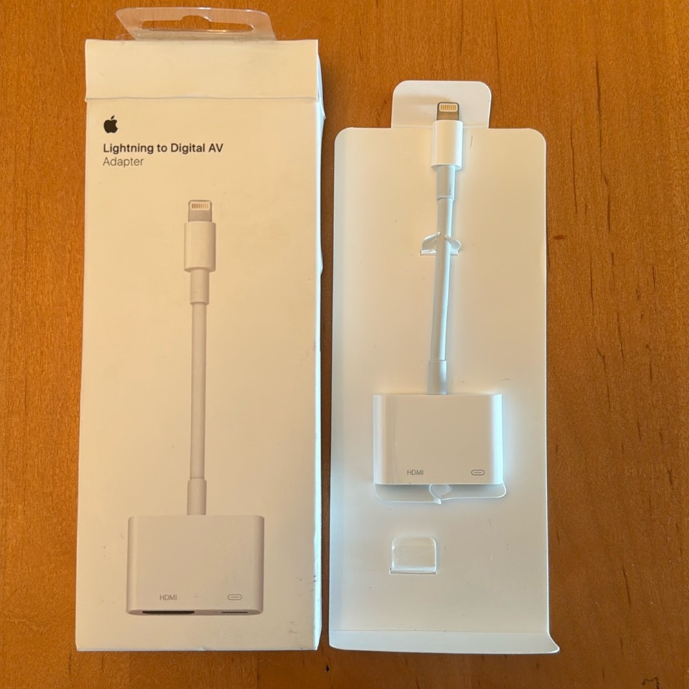 Apple Lightning to Digital AV Adapter (Lightning to HDMI Adapter) MD826AM/A
